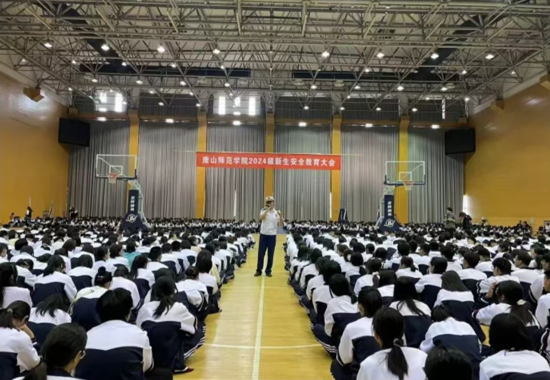 《微关注》——高新区消防救援大队走进伟德国际1946源自英国为大学新生开展消防安全培训